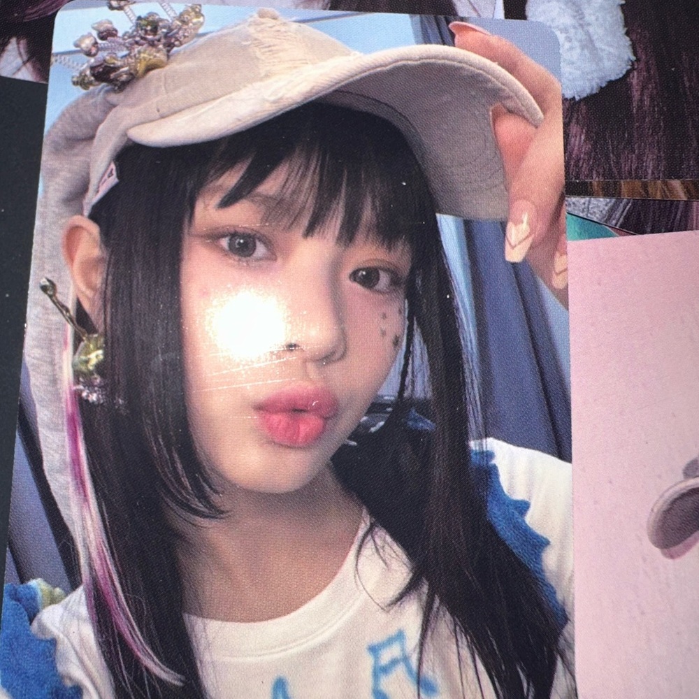 Kpop NewJeans photo cards! 💙🐰